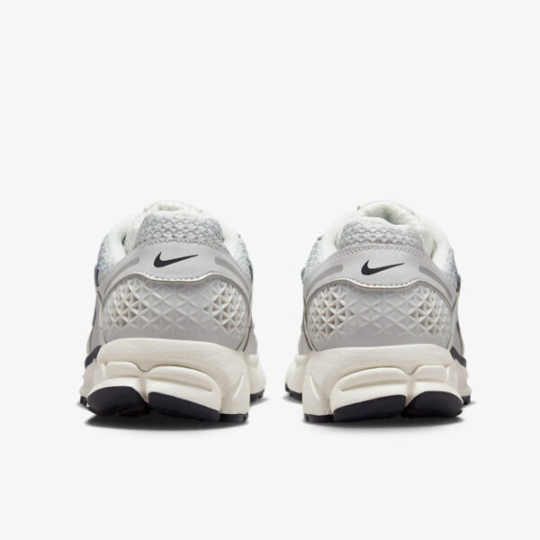 Buty Nike Zoom Vomero Szaro Srebrne - Photon Dust FD0884-025 - obrazek 3